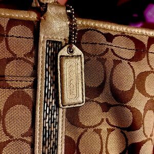 Coach Signature Gallery Collection G05J-8K52 Beaded Tote, PreOwn Good Condition